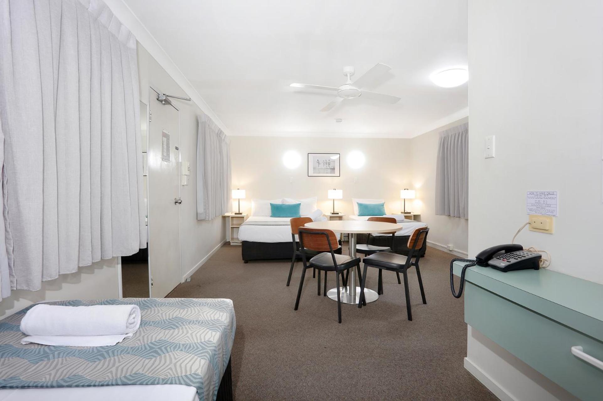 Southport Motel & Apartments Голд-Кост Экстерьер фото